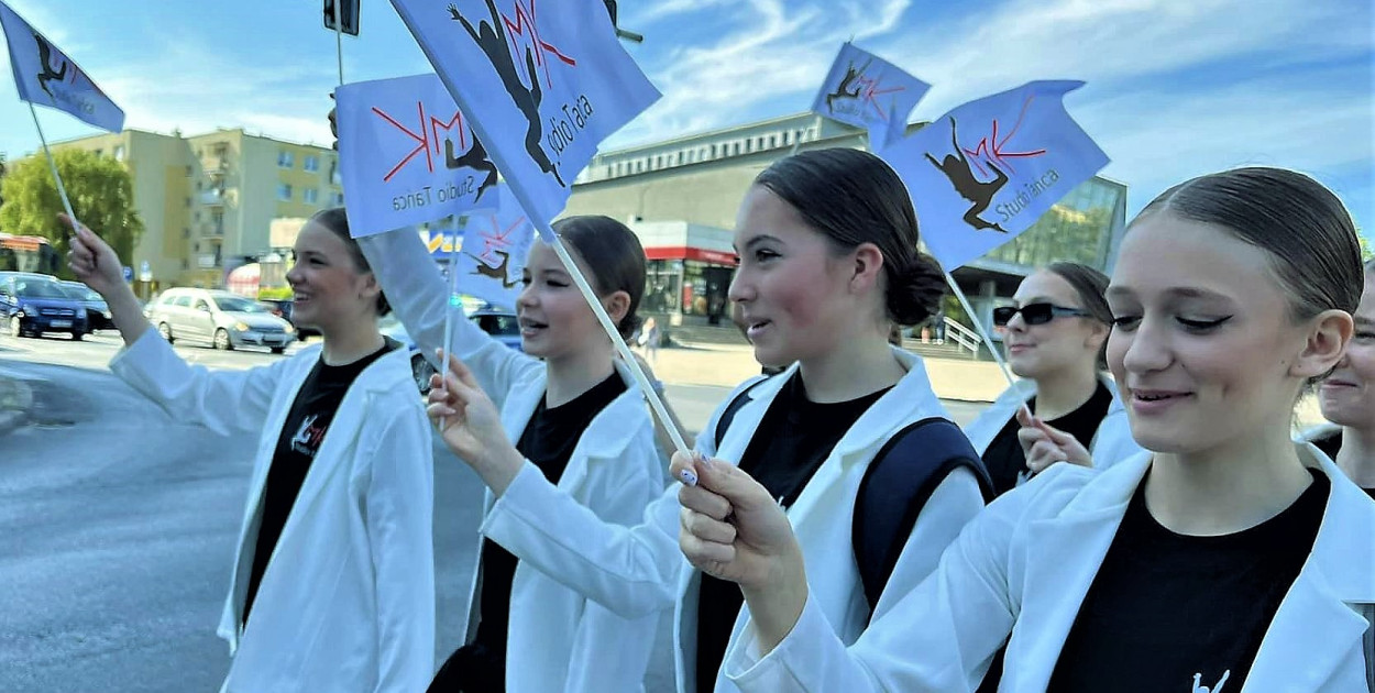 Tancerki Studia Tańca MK z Tarnowskich Gór będą reprezentować Polskę w Portugalii. Fot. Studio Tańca MK