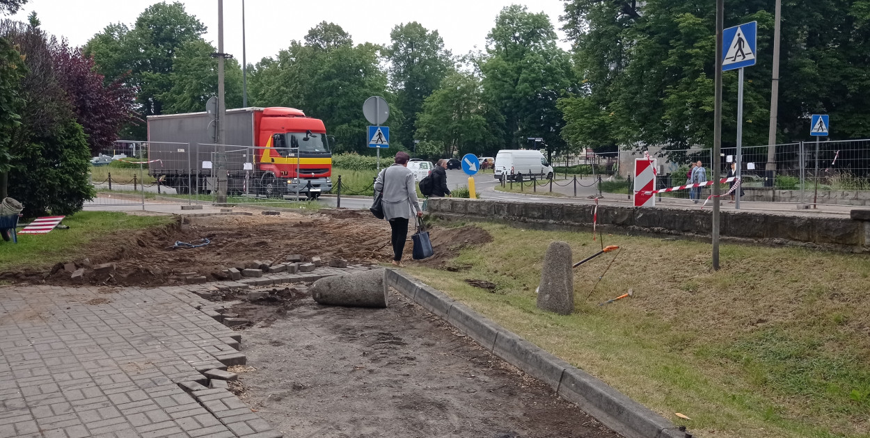 Zamknięte przejście dla pieszych na ul. Nakielskiej. Fot. Alicja Jurasz