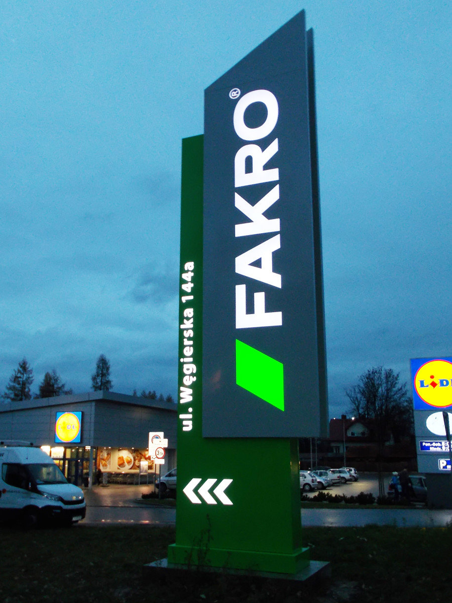 Pylon reklamowy powinien zawierać nie tylko najpotrzebniejsze informacje, lecz także powinien łączyć tą funkcjonalność z designem.