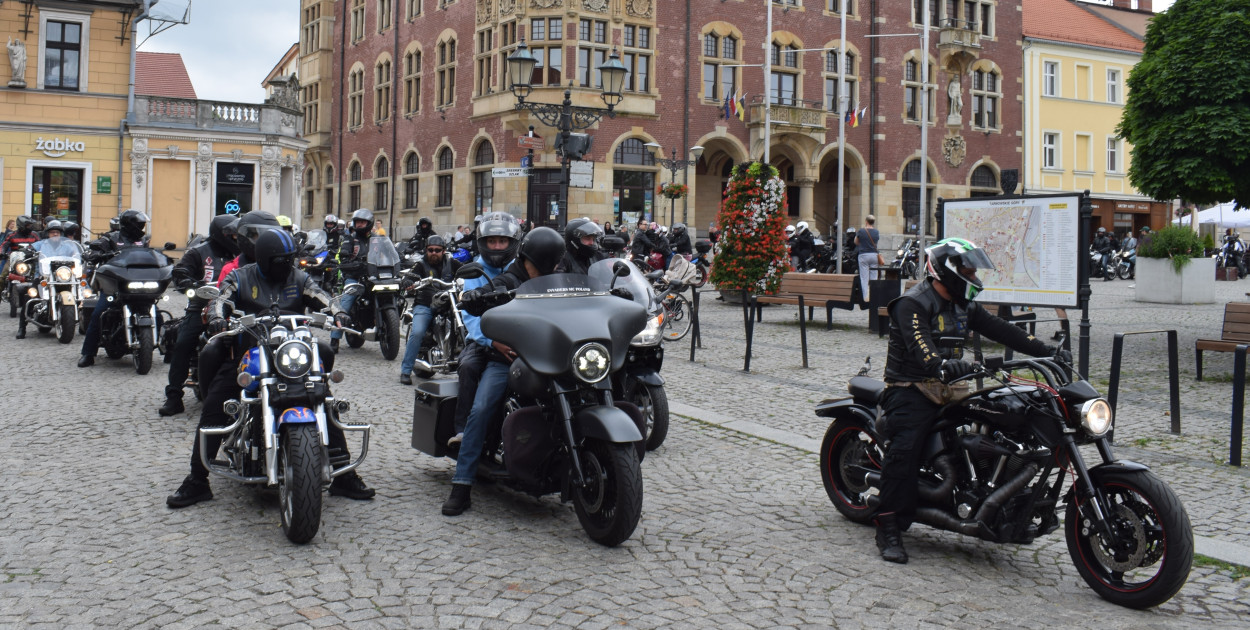 Motocykliści zameldowali się na Rynku w Tarnowskich Górach. Fot. Jacek Tarski