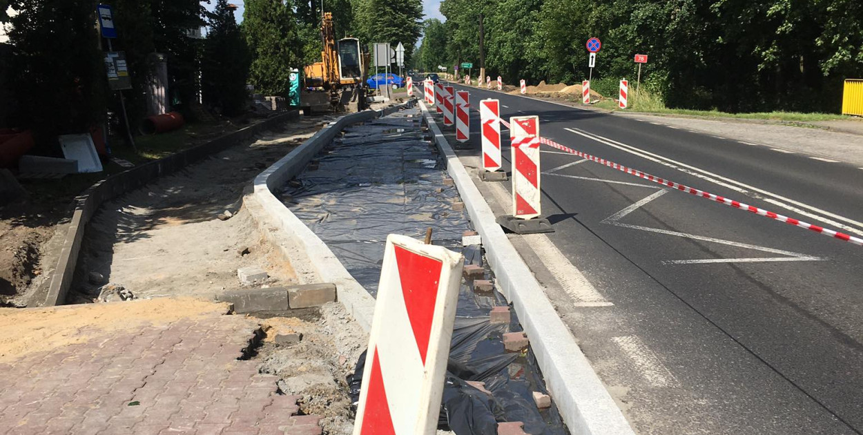 Przy DK nr 78 w Świerklańcu, w sąsiedztwie zajezdni PKM Świerklaniec, powstaje chodnik i zatoka autobusowa. 