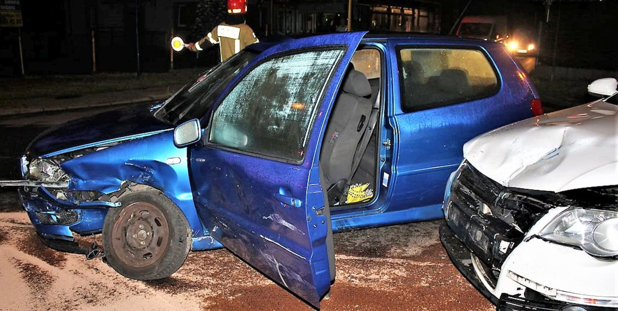 Wypadek w Tarnowskich Górach.  Znów na feralnym skrzyżowaniu ulicy Wyszyńskiego ze Skrzypczyka przy Osiedlu Przyjaźń. Fot. Policja Tarnowskie Góry