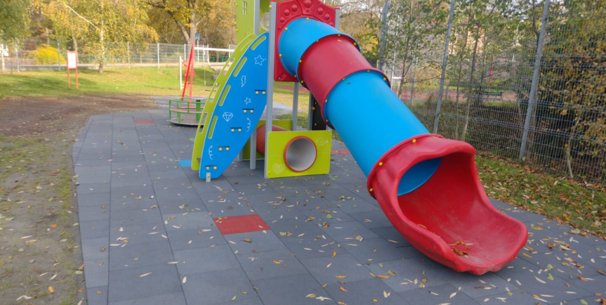 W ramach jednego z budżetów obywatelskich naprawiono i zmodernizowano plac zabaw na skrzyżowaniu ul. Witosa i Waliski w Reptach Śląskich. Fot. Archiwum UM