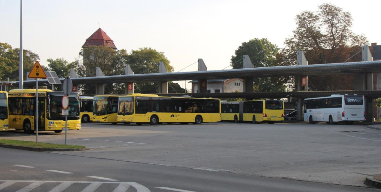 Plany burmistrza Miasteczka Śląskiego rozbiły się o możliwość korzystania z dworca autobusowego w Tarnowskich Górach. Fot. Alicja Jurasz