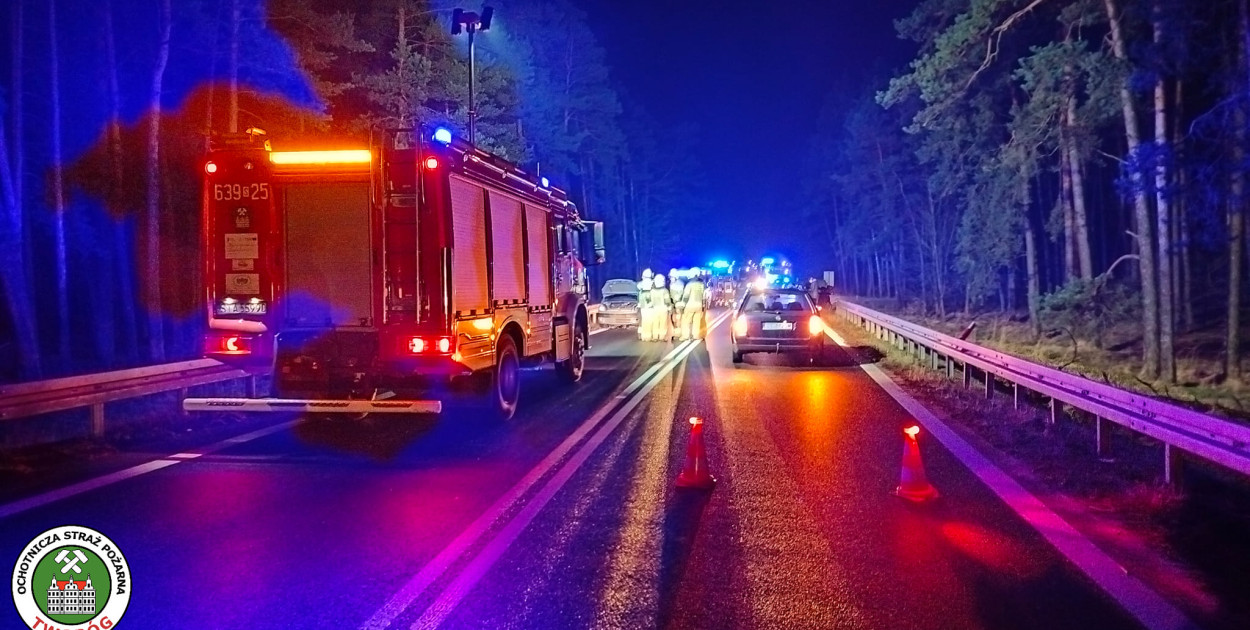 Krok od tragedii. Policja z Tarnowskich Gór zamknęła drogę. Fot. OSP Tworóg