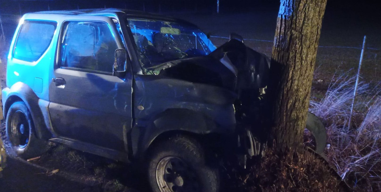 Tragiczny wypadek w powiecie lublinieckim. Kierowca suzuki jimny zmarł w szpitalu. Fot. OSP Harbułtowice