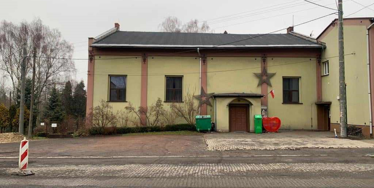 Zatoka autobusowa ma znajdować się w bezpośrednim sąsiedztwie świetlicy gminnej. Fot. Archiwum K. Tabaki 