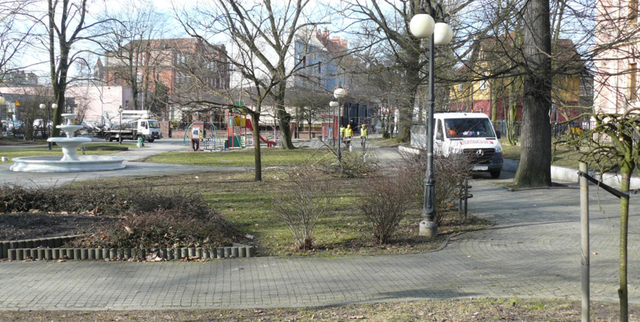 Prace przy placu TPD w Tarnowskich Górach już trwają i toaleta ma być gotowa w jeszcze tym roku. Fot. Agnieszka Reczkin 