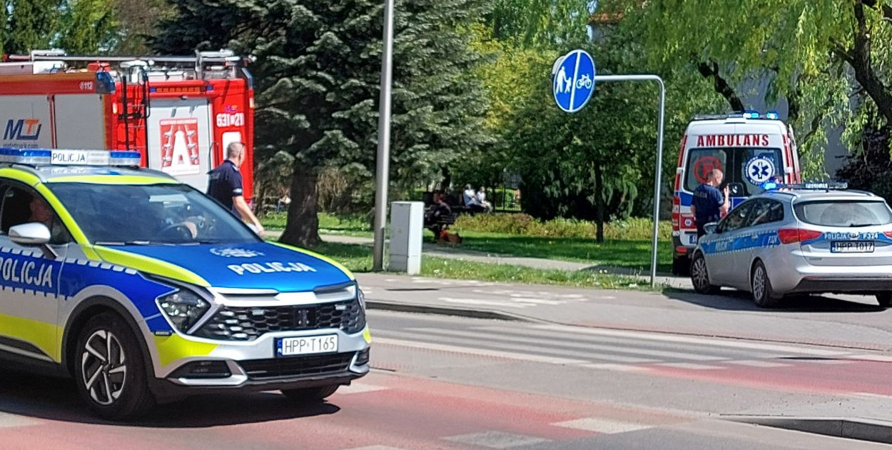 Tarnowskie Góry. Mężczyzna leżał, a jego pies nie dopuszczał do niego ludzi. Wezwano policję. Fot. Jarosław Myśliwski