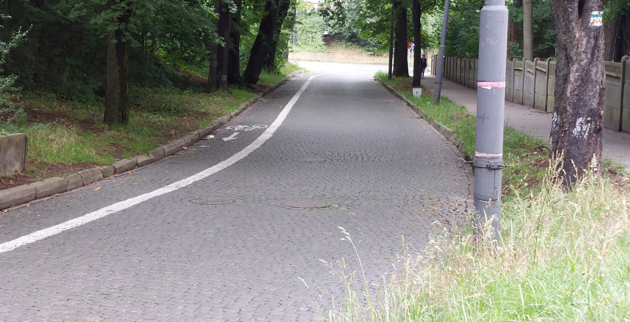 Tarnowskie Góry. Nowy tunelem pieszo-rowerowym popłynął potok