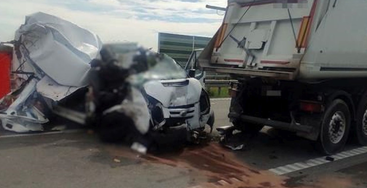 Na autostradzie A1 koło Woźnik doszło do wypadku ze skutkiem śmiertelnym. Fot Straż Pożarna Lubliniec