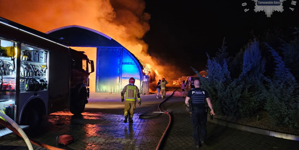 Dzisiaj w nocy doszło do pożaru w Ośrodku Jeździeckim Lando w Ptakowicach (gmina Zbrosławice). Fot. Policja Tarnowskie Góry