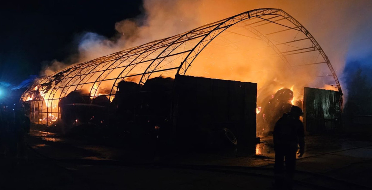 Dzisiaj w nocy doszło do pożaru w Ośrodku Jeździeckim Lando w Ptakowicach (gmina Zbrosławice). Fot. Policja Tarnowskie Góry