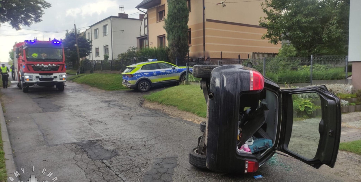 Audi na boku. Policja z Tarnowskich Gór ukadała kierowcę mandatem. Fot. Policja Tarnowskie Góry