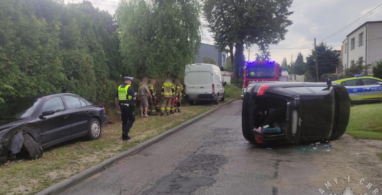 Audi na boku. Policja z Tarnowskich Gór ukadała kierowcę mandatem. Fot. Policja Tarnowskie Góry