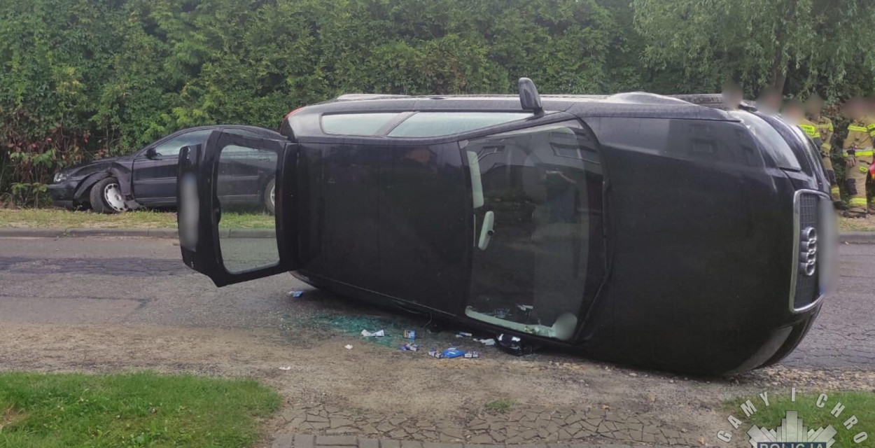 Audi na boku. Policja z Tarnowskich Gór ukadała kierowcę mandatem. Fot. Policja Tarnowskie Góry