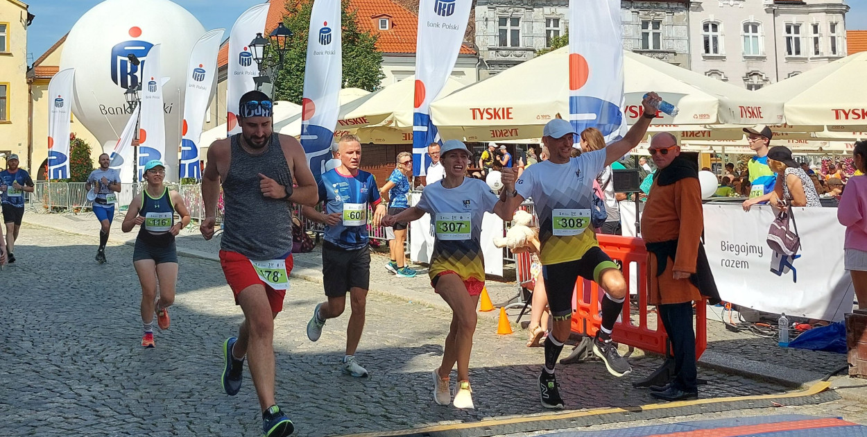 Małżeński finisz. 5. PKO Tarnogórski Półmaraton. Fot. Agnieszka Reczkin