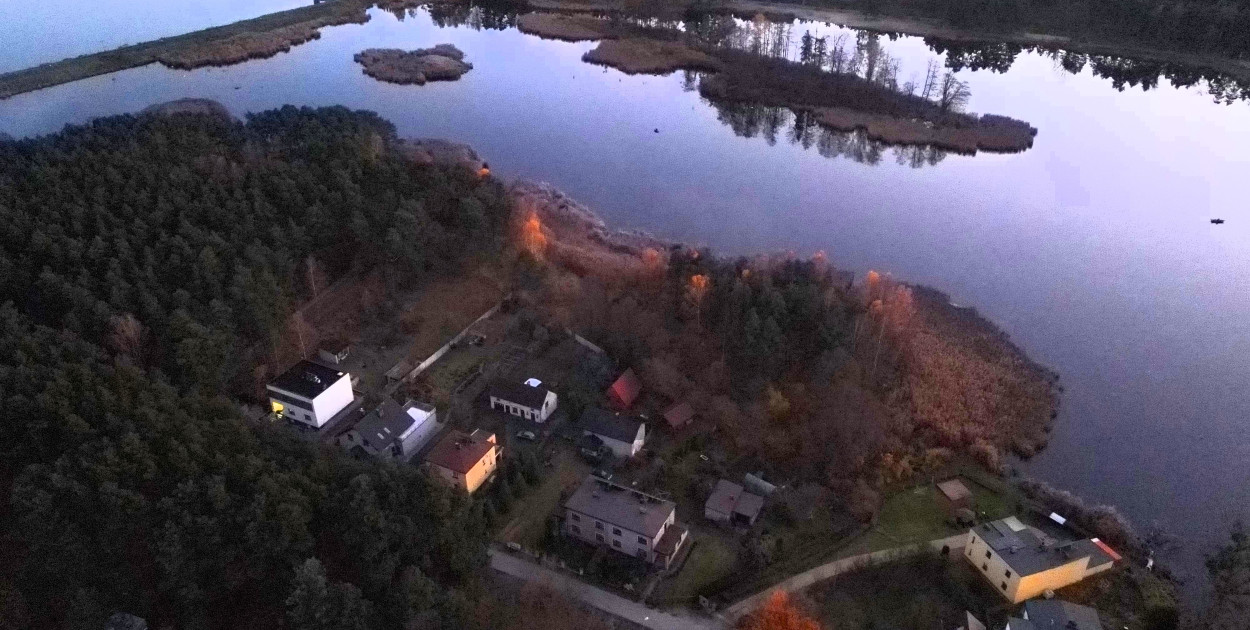 ielona to miejscowość letniskowa. Przepływa przez nią rzeka Mała Panew, na której utworzono dwa stawy. Jest plaża, wypożyczalnia sprzętu wodnego, walory Zielonej cenią też wędkarze. Fot. Jarosław Myśliwski 