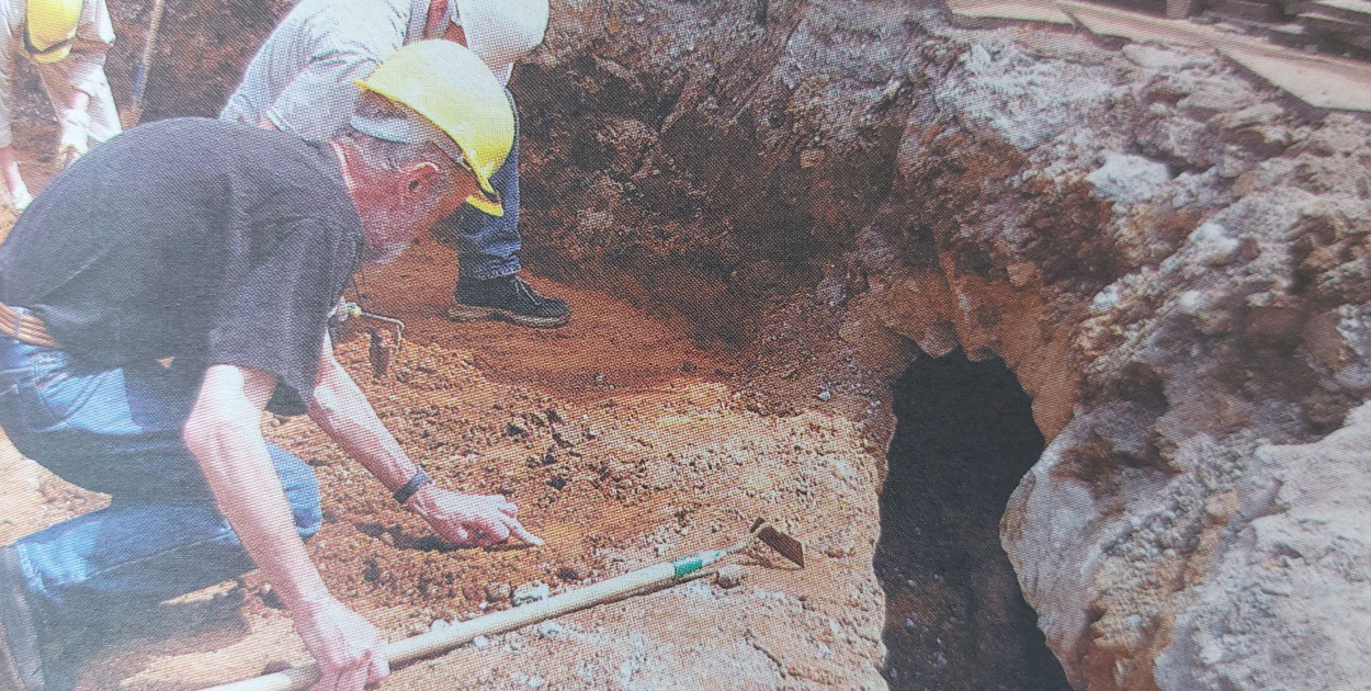 Prace archeologiczne na rynku w Tarnowskich Górach w 2004 r. Fot. Jarosław Myśliwski