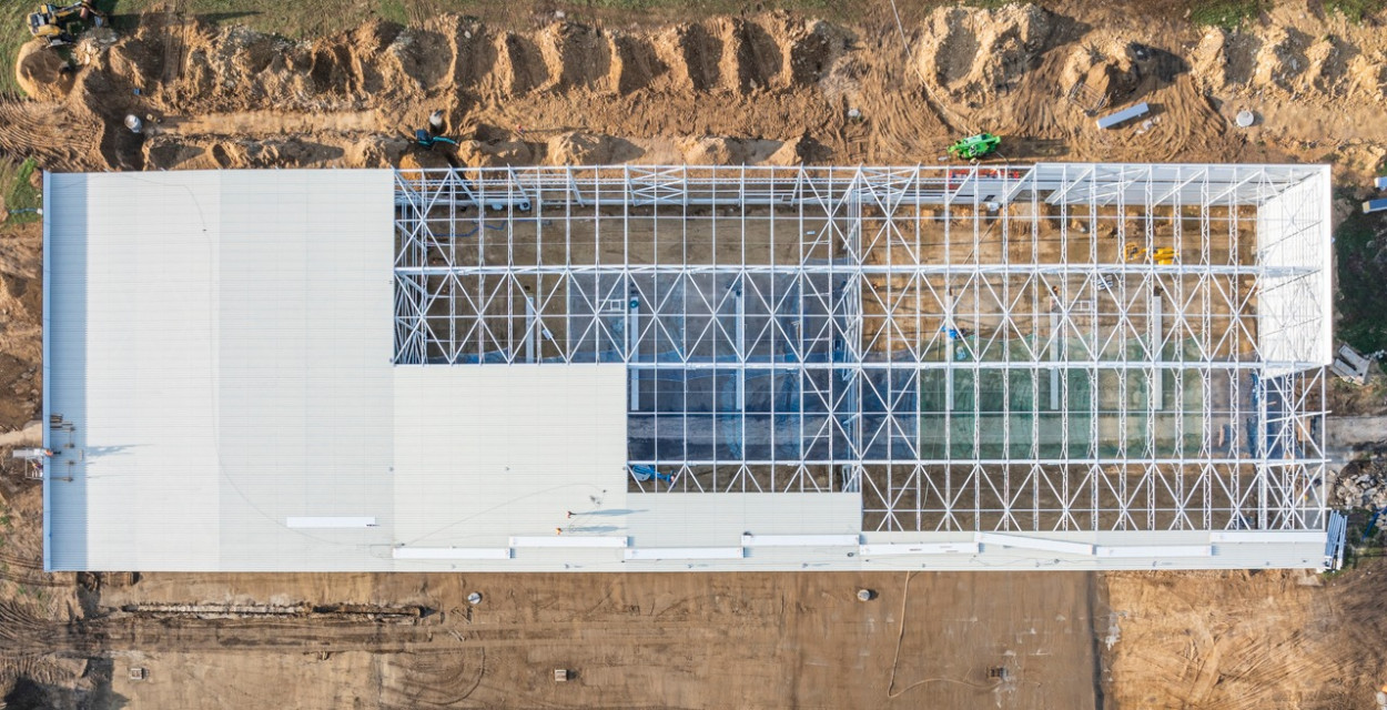 Na lotnisku w Pyrzowicach powstaje nowy hangar. Fot. Piotr Adamczyk/KTW