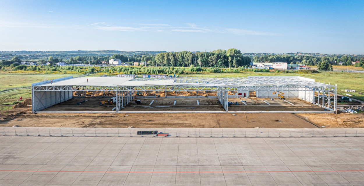 Na lotnisku w Pyrzowicach powstaje nowy hangar. Fot. Piotr Adamczyk/KTW