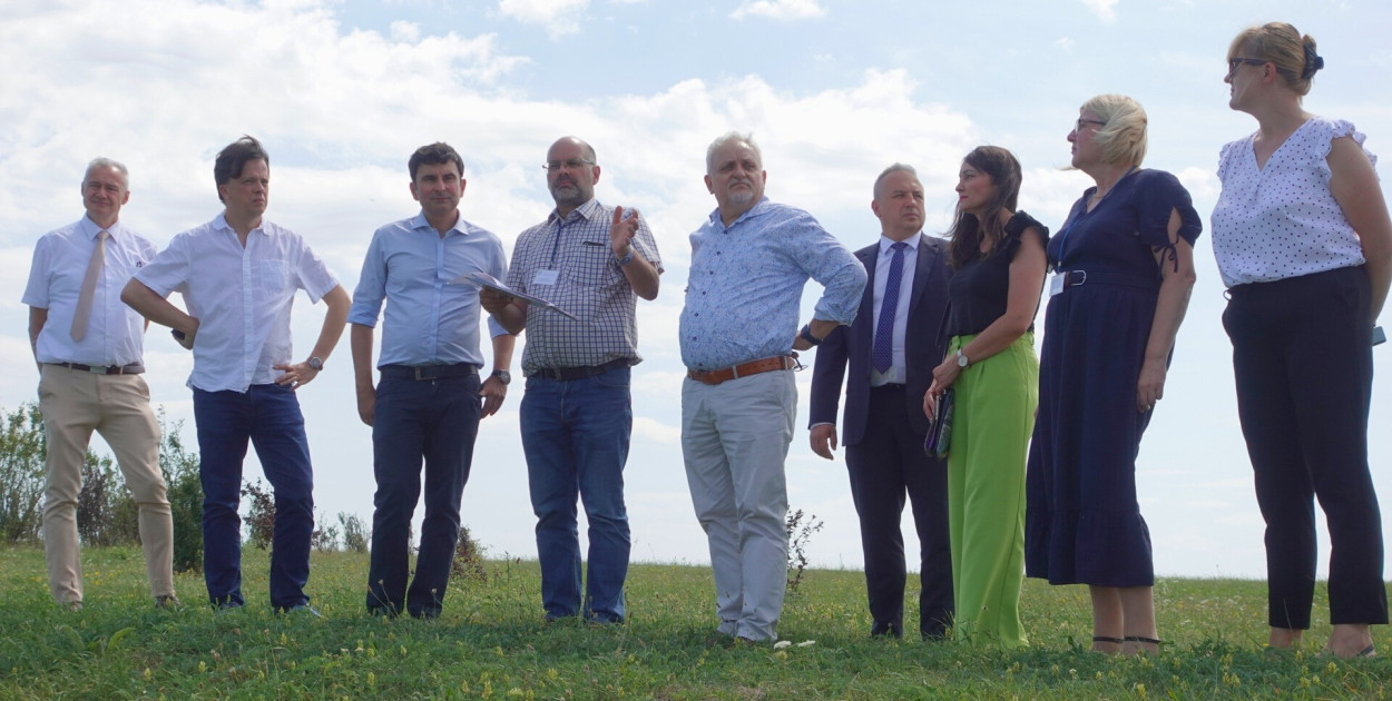 W sierpniu Zakłady Chemiczne odwiedził wojewoda Marek Wójcik. W spotkaniu uczestniczyli także Tomasz Głogowski i Arkadiusz Czech. Fot. Archiwum Starostwa Powiatowego w Tarnowskich Górach 