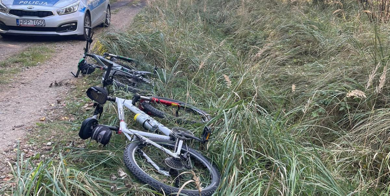 Na drodze w lesie w Kaletach zderzyli się rowerzyści. Fot. Archiwum policji