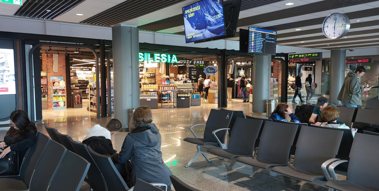 Terminal na lotnisku w Pyrzowicach. Fot. Elżbieta Kulińska 