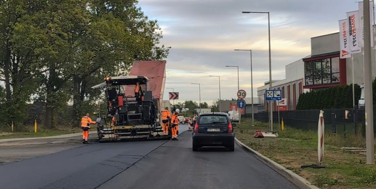 Utrudnienia w ruchu na ul. Podmiejskiej w Piekarach Śląskich potrwają jeszcze ponad miesiąc. Fot. Elżbieta Kulińska