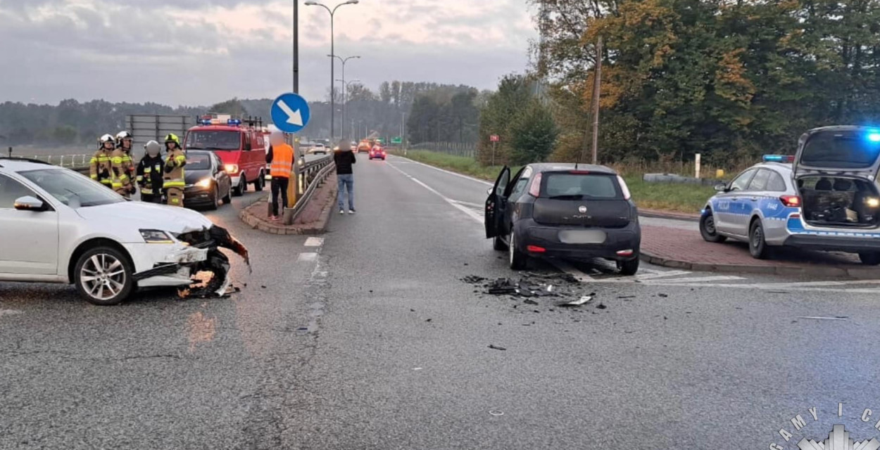 W Szałszy (gmina Zbrosławice) doszło dzisiaj rano do wypadku. Policja z Tarnowskich Gór ustaliła przebieg zdarzenia. Fot. Policja Tarnowskie Góry