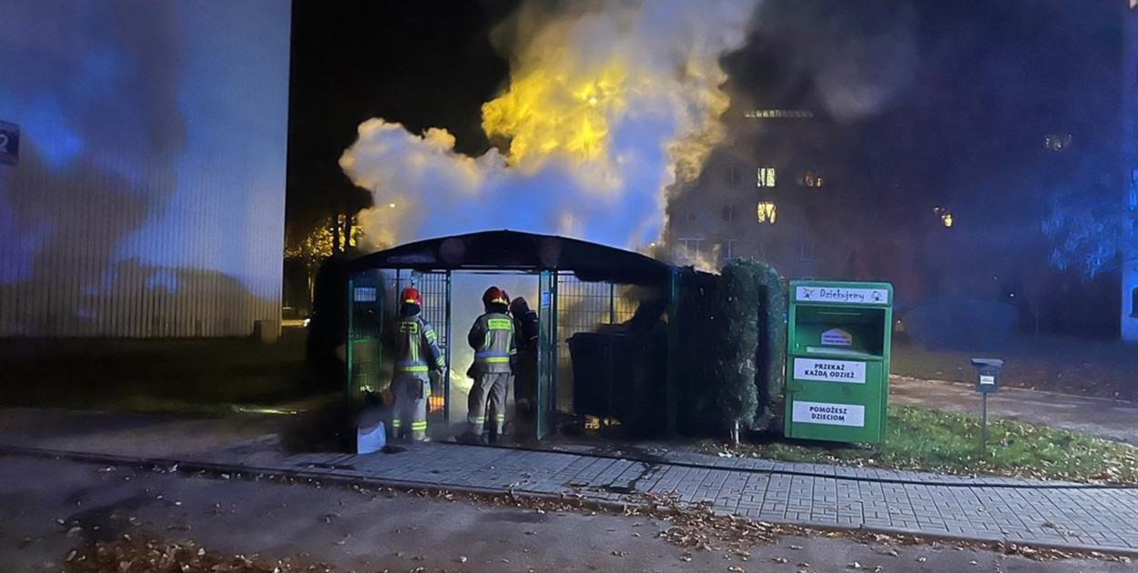 Pożar wiaty śmietnikowej na Osadzie Jana. Fot. Archiwum KPP w Tarnowskich Górach 