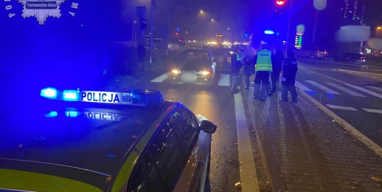 Tarnowskie Góry. Uwaga wypadek na Osadzie Jana. Na skrzyżowaniu ulicy Bytomskiej z DK11 doszło do potrącenia pieszego. Fot. Policja Tarnowskie Góry