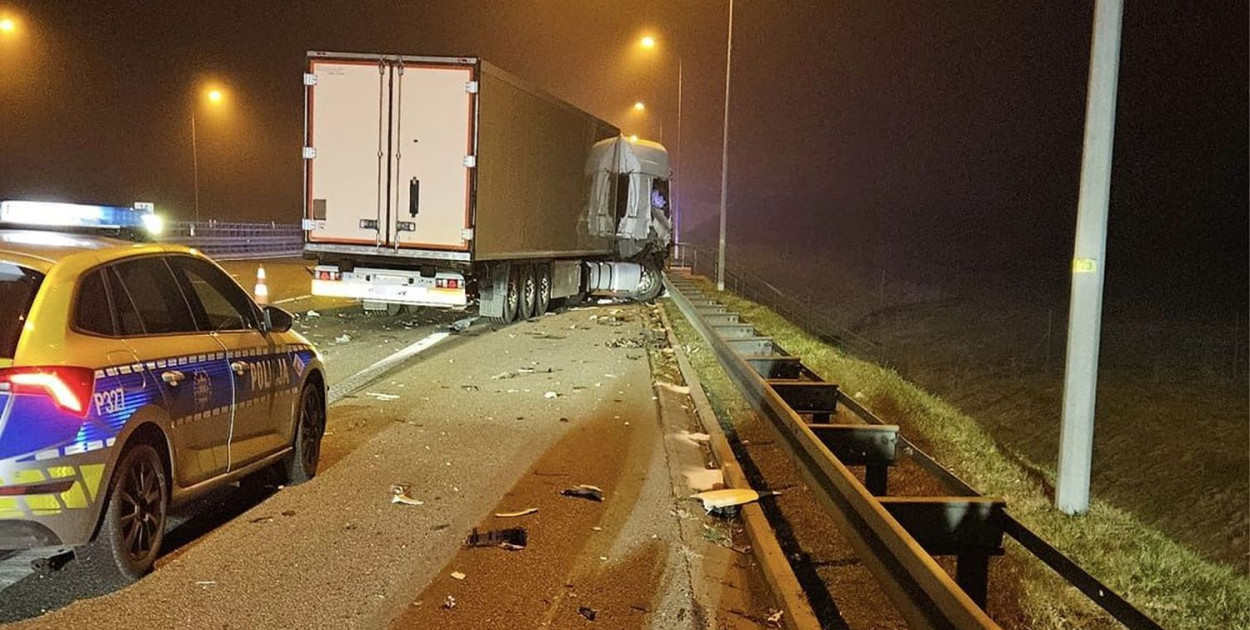 Zderzenie ciężarówek na A1. Fot. Archiwum OSP Świętoszowice