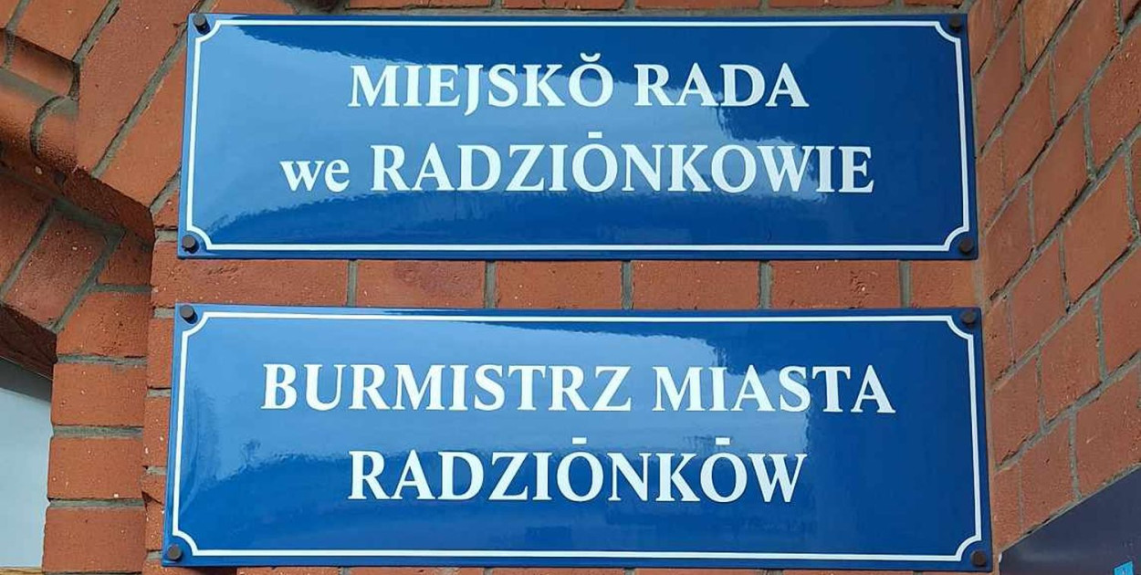 Nowe tablice na ratuszu w Radzionkowie. Fot. UM Radzionków