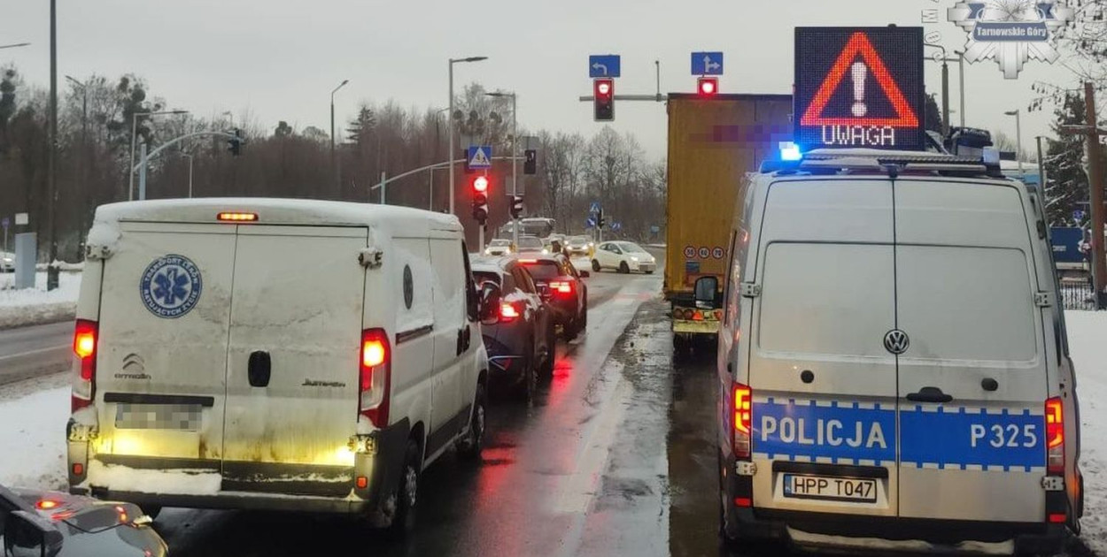 Tarnowskie Góry. Doszło do awarii samochodu ciężarowego. Fot. Archiwum policji