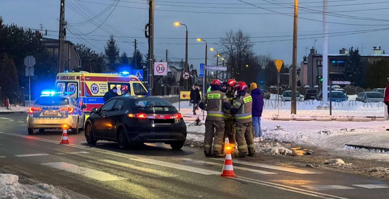 Kobieta wchodziła na pasy, kiedy potrąciła ją jadąca hondą 50-latka. Do zdarzenia doszło w Piekarach Śląskich. Fot. Archiwum policji