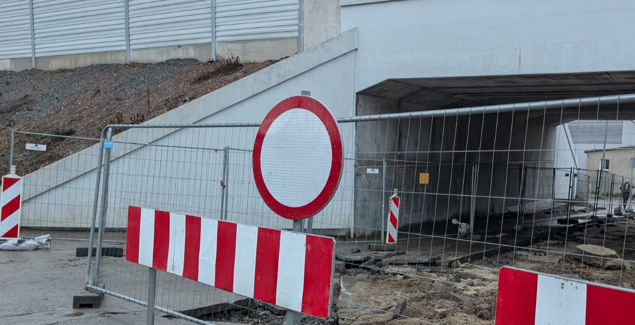 Kiedy otworzą przejazd pod wiaduktem na ul. Zejera, zamkną ten na ul. Kużaja w Radzionkowie. Zdjęcia: UM Radzionków/Elżbieta Kulińska