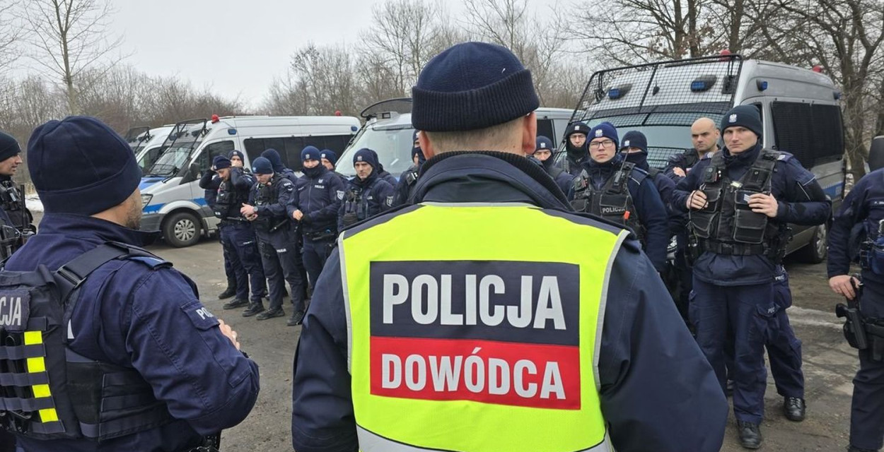 Kolizja w Zbrosławicach i poszukiwania seniora w Piekarach Śląskich. Fot. Archiwum policji