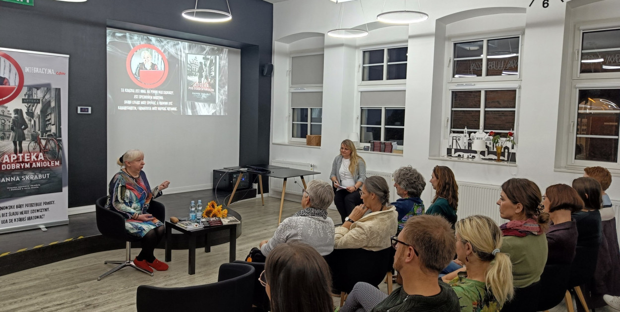 Spotkanie autorskie Hanny Skrabut w Miejskiej Bibliotece Publicznej w Tarnowskich Górach. Fot. Archiwum MBP