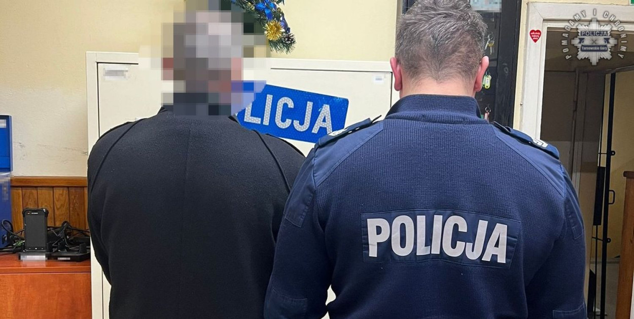 Pracownicy ochrony złapali pracownika, który okradał firmę przy ul. Fabrycznej w Kaletach. Trafił w ręce policjantów. Fot. Archiwum policji