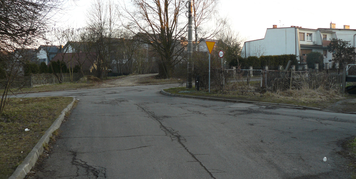 Tarnowskie Góry. Rejon ul. Cichej, Skośnej, Rudnej i Prostej. Są pieniądze na remont, jest wtykonawca, ale i sprzeciw mieszkańców. Fot. Agnieszka Reczkin