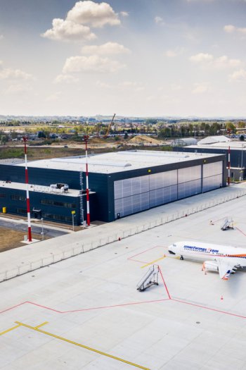 Lotnisko w Pyrzowicach. Trzeci hangar prawie gotowy-26904