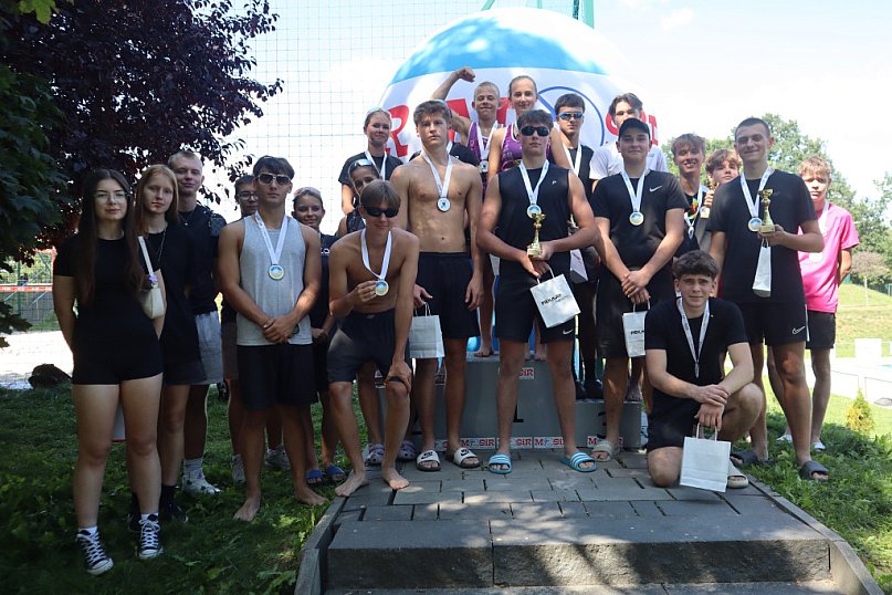 Wakacyjna siatkówka plażowa