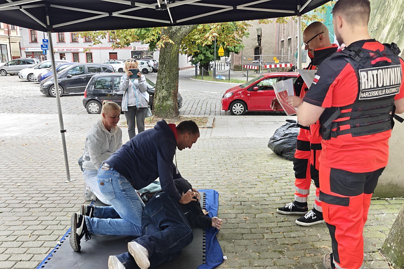 Tarnowskie Góry. Piknik i gra miejska z mundurowymi