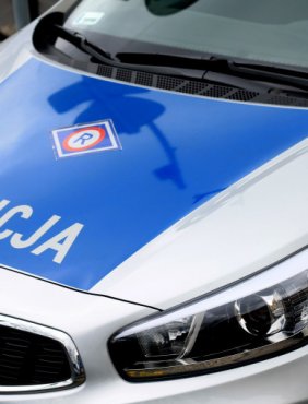 Wypadek w Nakle Śląskim. Kobieta wjechała w radiowóz, policjanci w szpitalu-36138