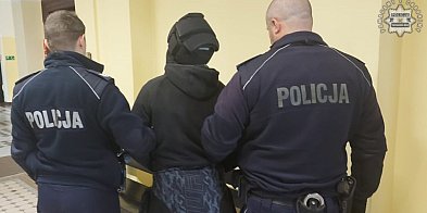 Pobił pasażera samolotu, potem zaatakował kolejnego -56602