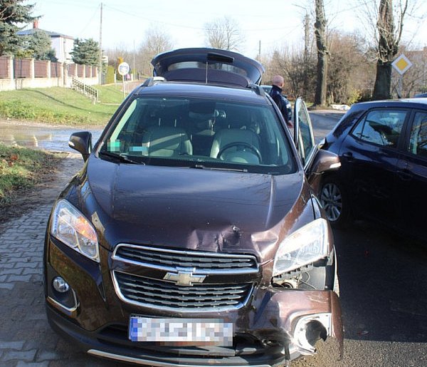 Nakło Śląskie. Wjechał w toyotę, apel policji-56607