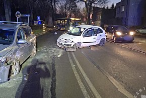 Radzionków. Zderzyły się osobówki, sprawca był pijany-56800