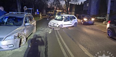 Radzionków. Zderzyły się osobówki, sprawca był pijany-56800