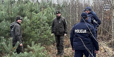 Policjanci i strażnicy patrolują lasy [FOTO]-57215